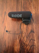 RODE - VIDEOMIC PRO Compact Shotgun Microphone With Shock Mount