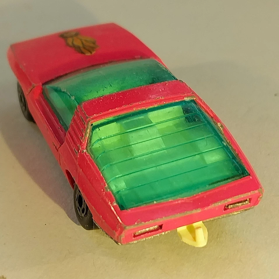 Matchbox 1971 Vauxhall Guildsman Competition concept car. Algunas prendas de borde. Rosa. Foto 4 de 4