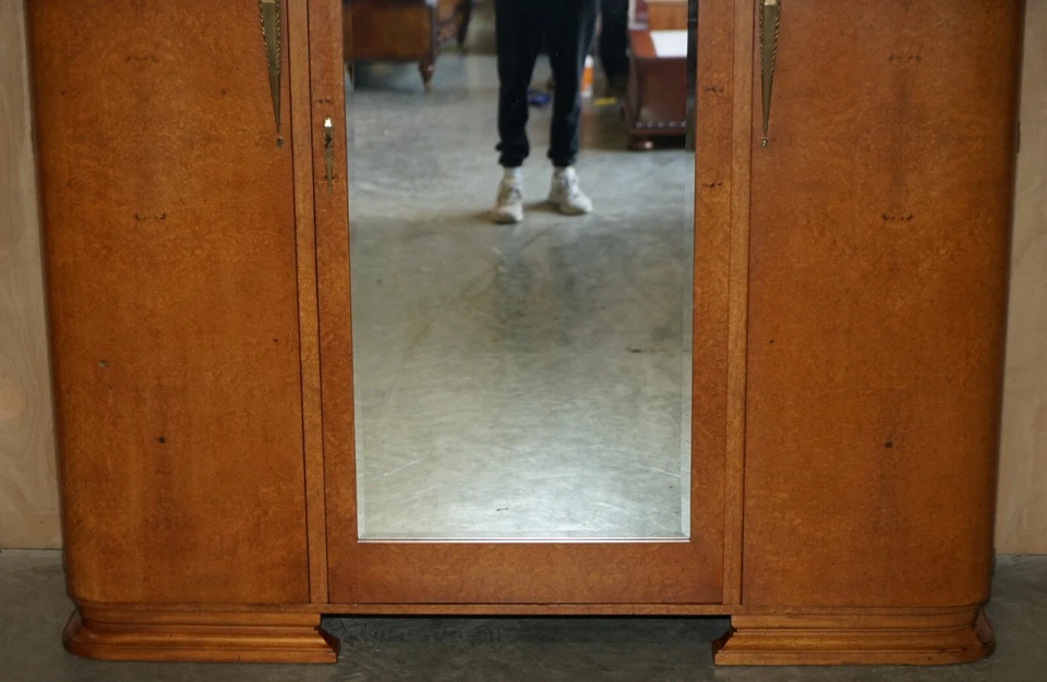 ANTIQUE ART DECO BURR MAPLE TRIPLE BANK CIRCA 1920'S WARDROBE MIRRORED DOOR - Image 4 of 4