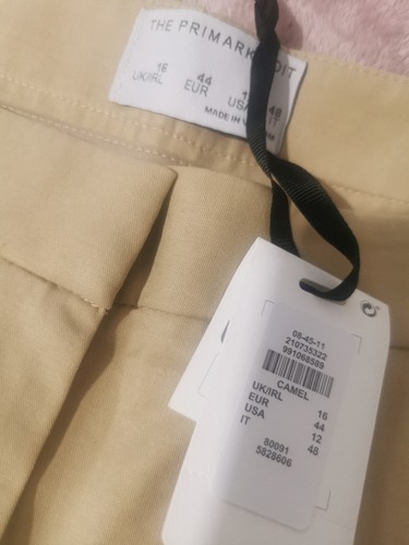 Primark Edit Shorts, Beige Camel Colour, Size 16, Nwt £15 - Picture 2 of 4