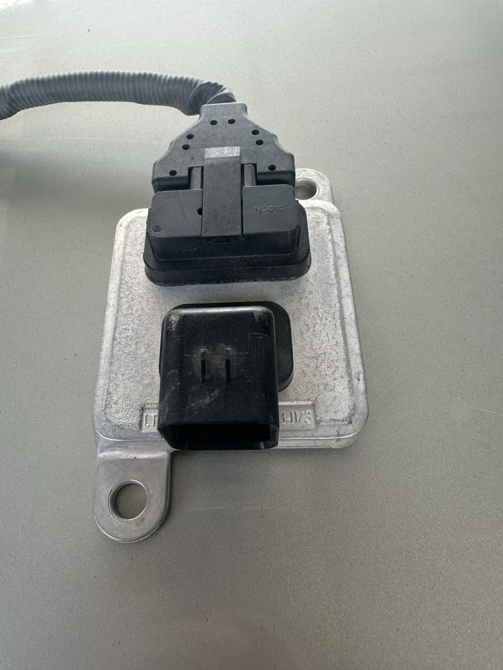 Sensor de óxido de nitrógeno 5WK96631H para Chevy Silverado Duramax GMC 6,6 L V8 Foto 4 de 4