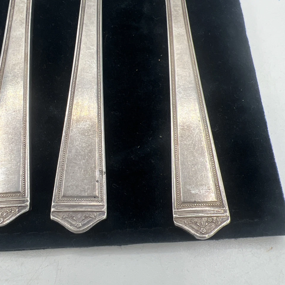 Lote de 5 Rogers Bros. 1847 Esparcidores de mantequilla de plato de plata ANIVERSARIO mango plano Foto 2 de 4