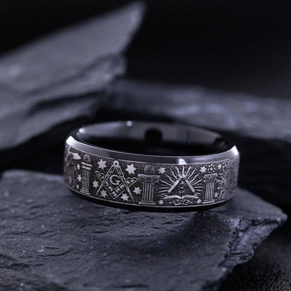 Banda de titanio negro de 8 mm con símbolos masónicos grabados profundos Foto 2 de 4