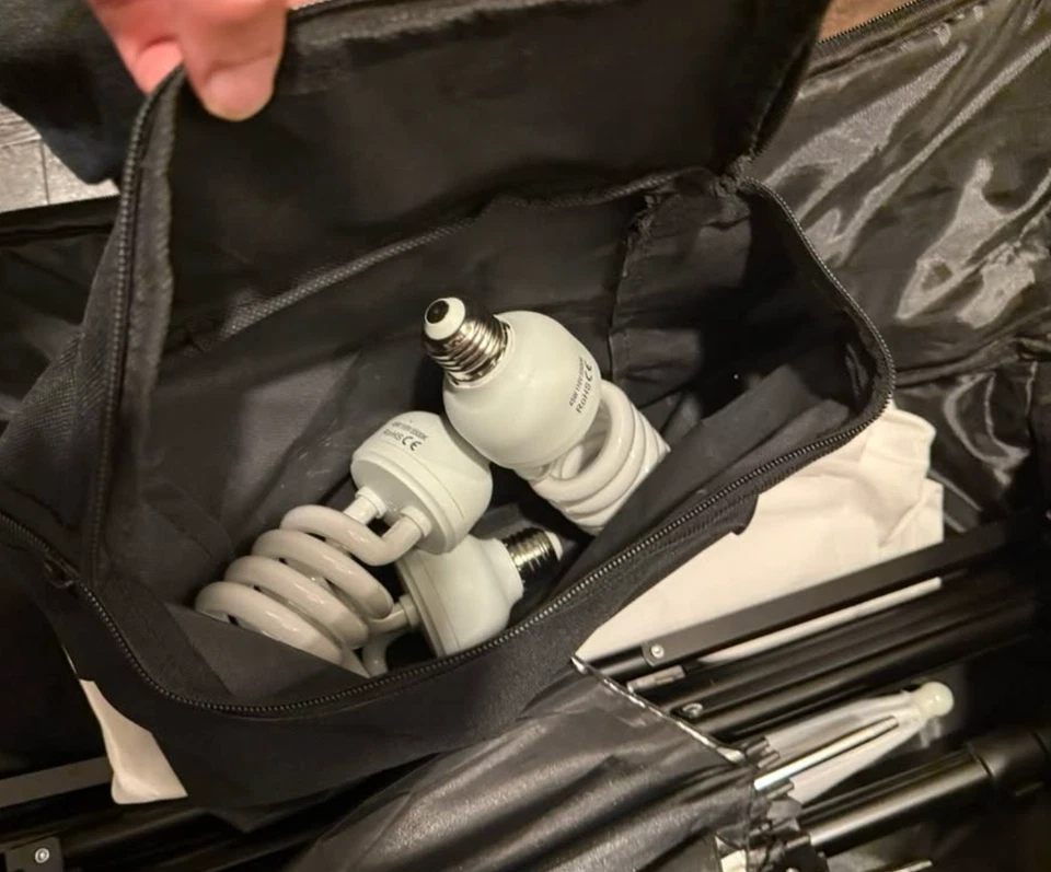 Emart EM-ULK45 Photography Studio Lighting Kit, 200/700W Bulbs, Soft Light  - Image 3 of 4