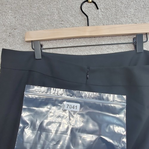 Ann Taylor Straight & Pencil Skirt Women's 14 Black Stretch Lined Slit Back Zip - Picture 6 of 6