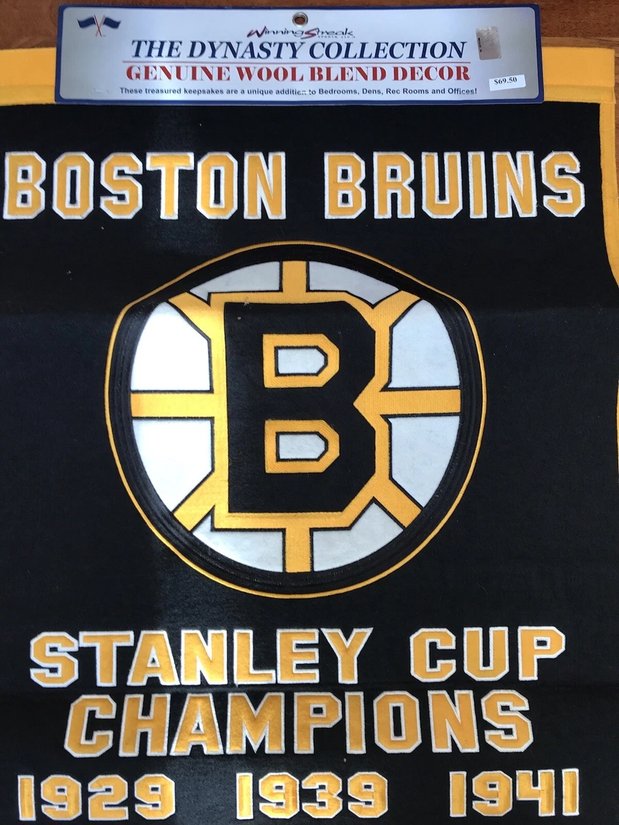 Una Stretta Strada Cittadina Con Edifici Su Entrambi I Lati Foto - Foto 6