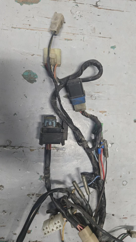 CONJUNTO DE CHICOTE DE FIOS YAMAHA FJ1100 1984-1985 FABRICANTE DE EQUIPAMENTO ORIGINAL 47M-82590-51-00 - Imagem 2 de 4