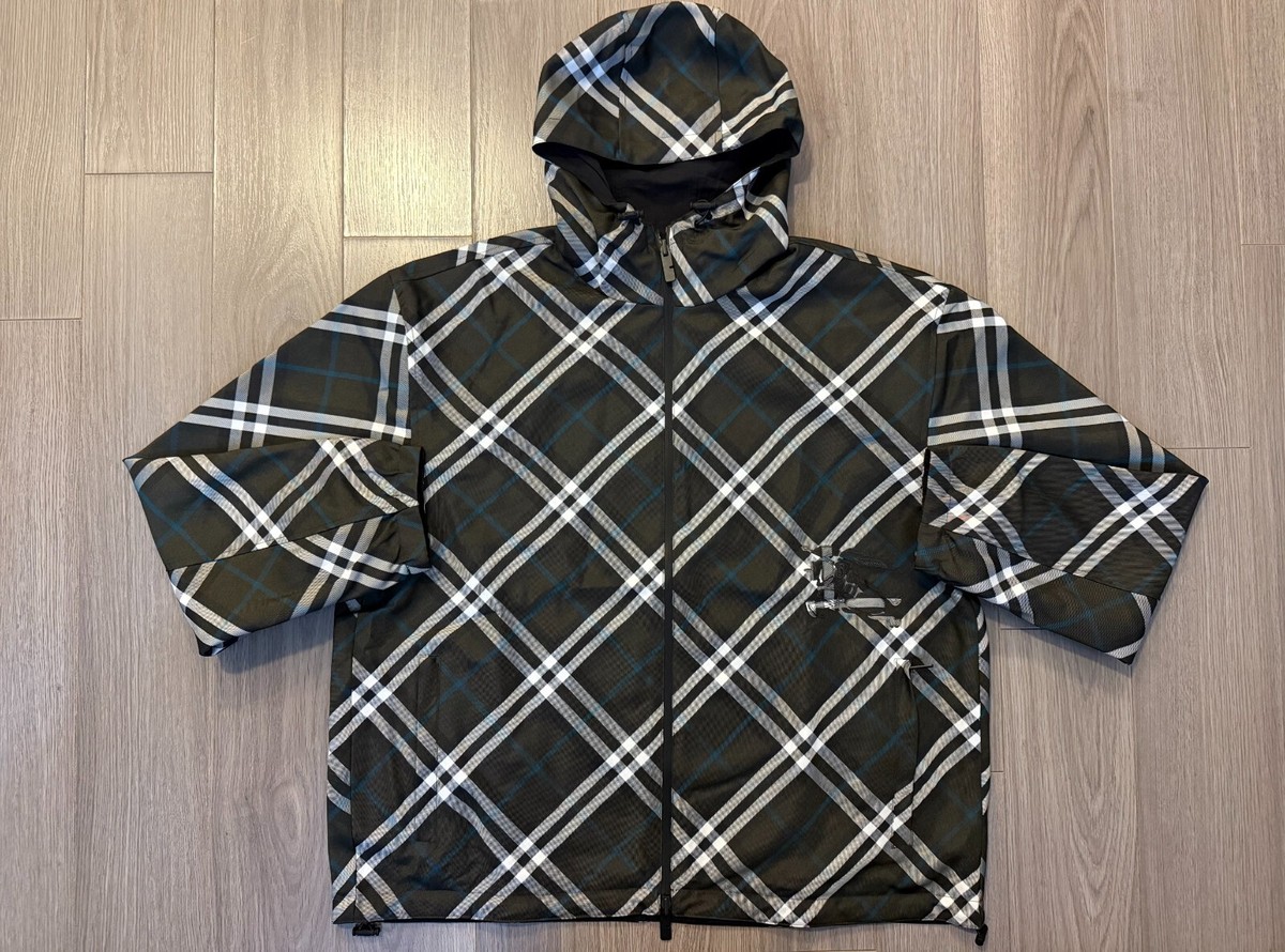 Burberry バーバリー TRAFFORD REVERSIBLE JACKET Burberry Reversible Check Trafford Jacket black snug 52 XL