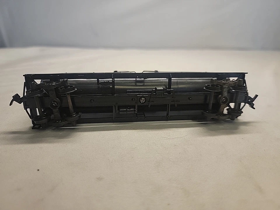 ATHEARN   Dow Chem. Tank Car #1553 1:89 W/ Box; Used - Image 3 of 4