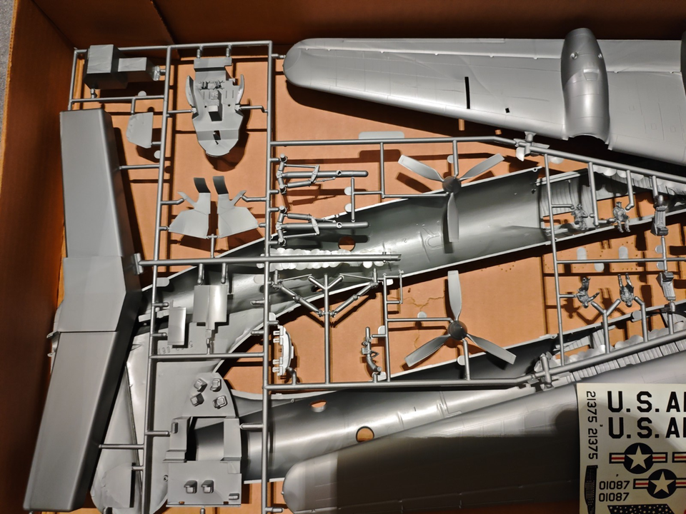 Monogram 5703 1:72 B-36 Peacemaker Model Kit