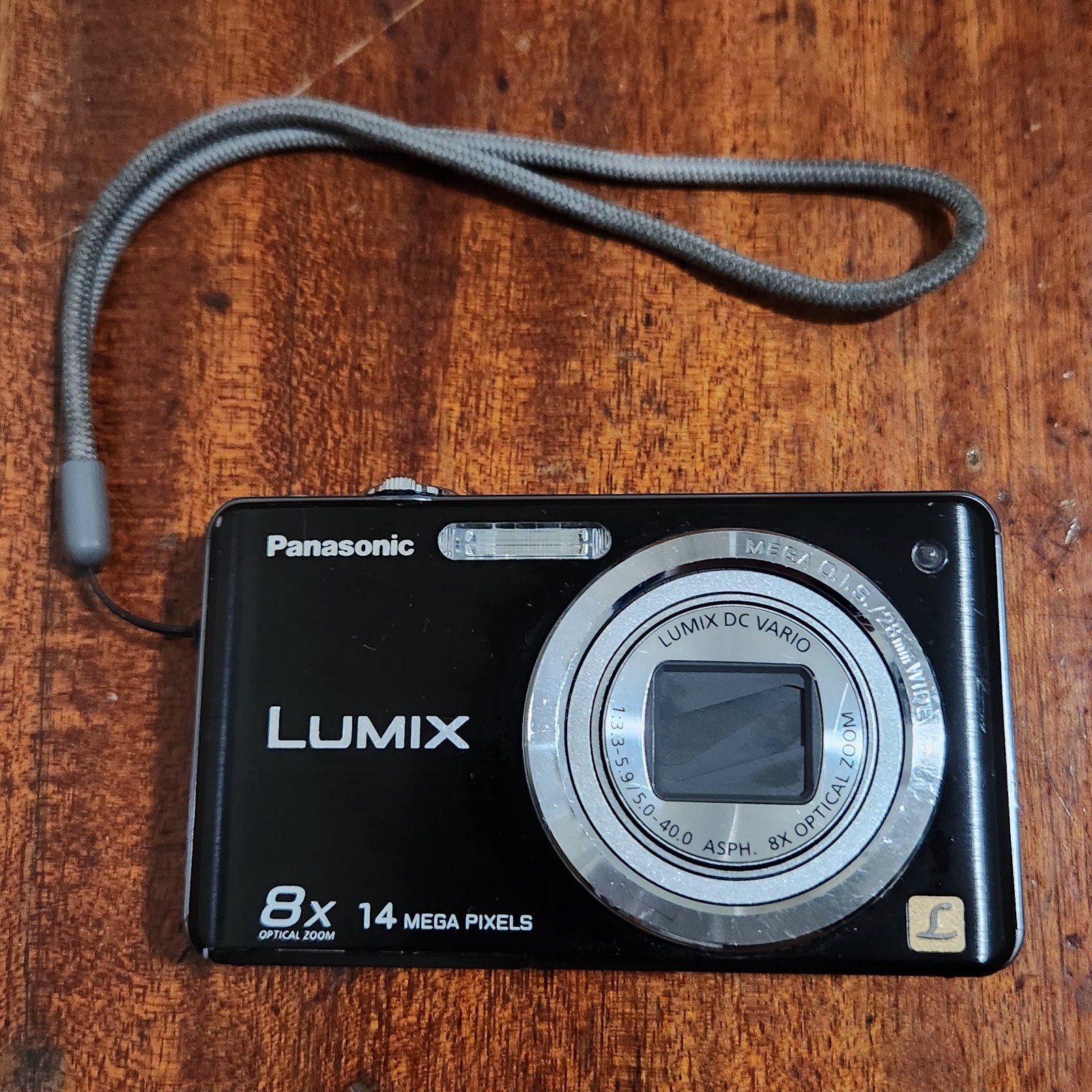 Panasonic LUMIX DMC-FH20 14MP Digital Camera - READ DESCRIPT