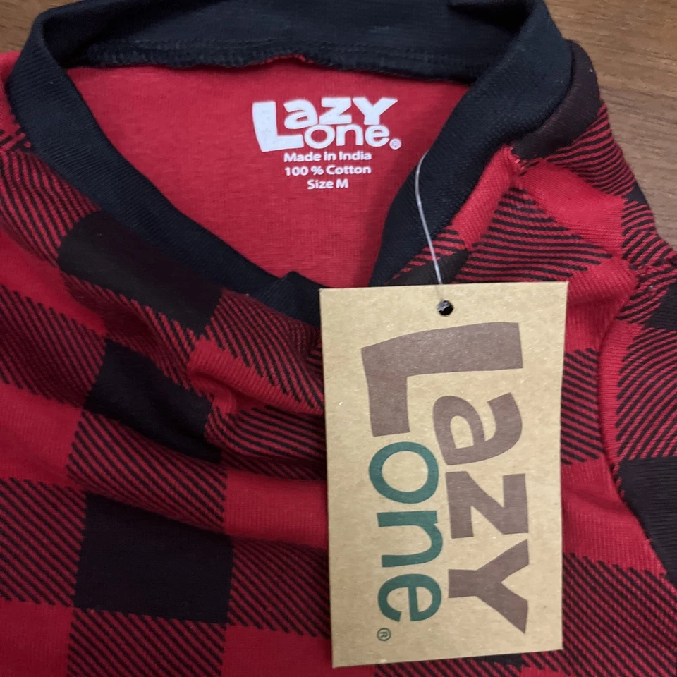 Pijama Lazy One Flapjack Dog Bear Cheeks Pet Tamanho M, Estampa Xadrez Vermelho/Preto Novo com etiquetas - Imagem 4 de 4