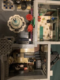 LEGO CREATOR: Assembly Square (10255) Inclomplete No Instructions No Box