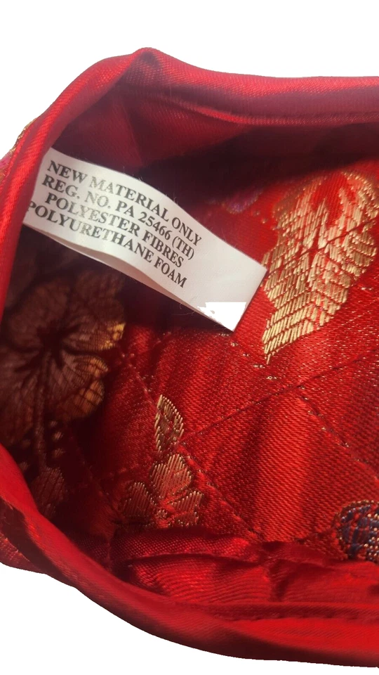 Zapatillas de inspiración oriental con estuche de viaje Foto 2 de 4