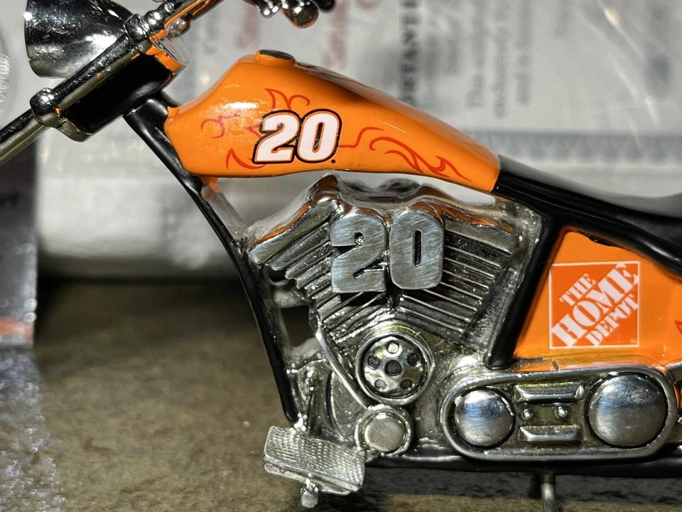 Tony Stewart“烟与镜子”家得宝汉密尔顿系列摩托车 — 第 3/3 张图片