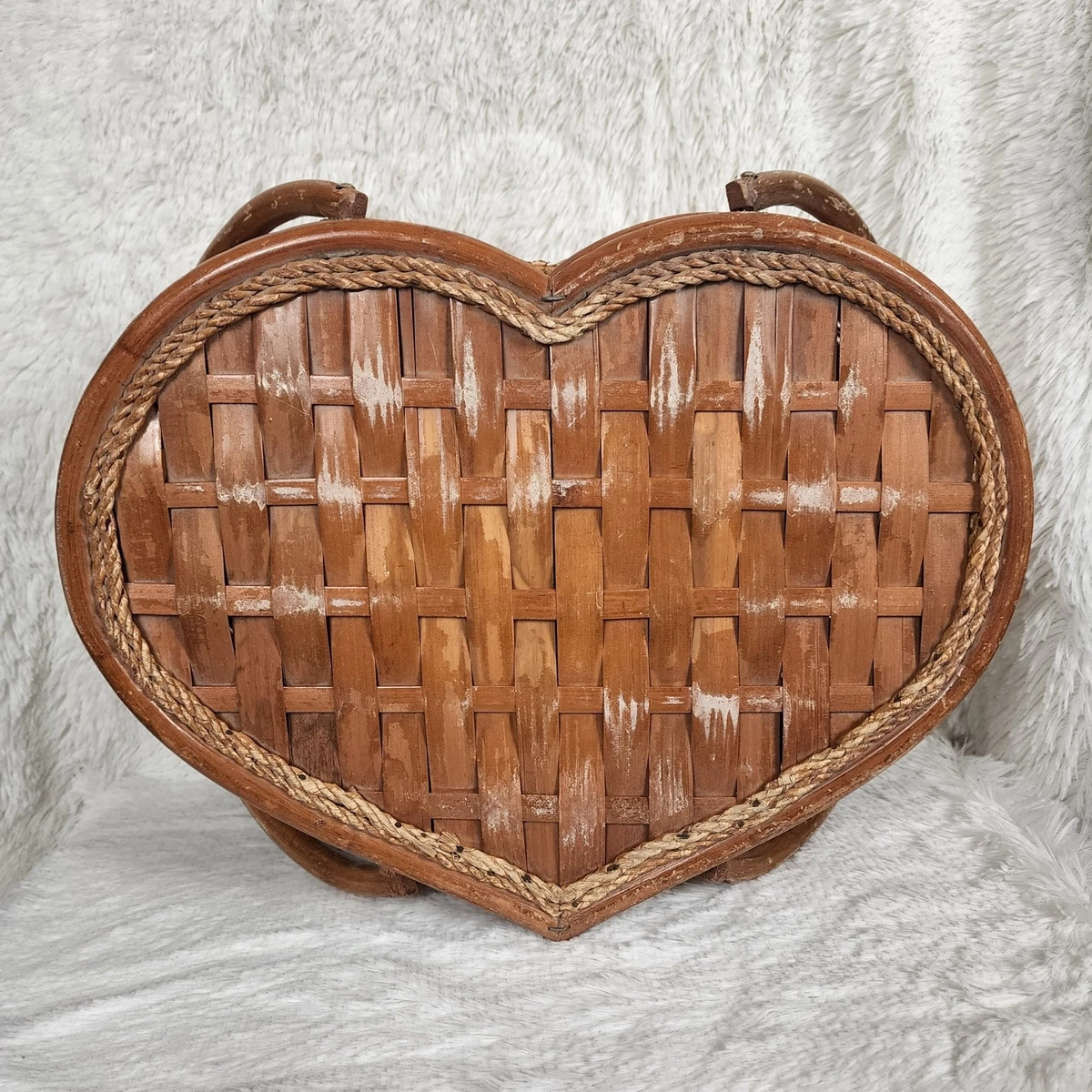 VTG Heart Shaped Wicker Bamboo Picnic Sewing Basket