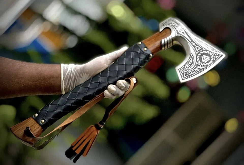 Tomahawk de acero al carbono hecho a mano Viking, hacha, hacha, integral / Grabado Foto 2 de 3