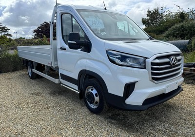 Seitenleisten + weiße LEDs passend für Saic Maxus Deliver 9 Chassis Kipper Pickup Röhren