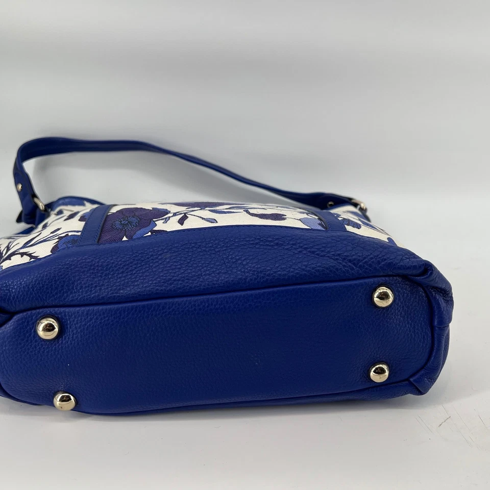 Bolso Hobo Floral Isaac Mizrahi Bolso de Hombro Azul Blanco Lona y Borla de Cuero Foto 4 de 4