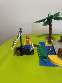 Lego Pirates Treasure Chest (1788) Rare Set - 98% Complete w/ Minifigures 1995