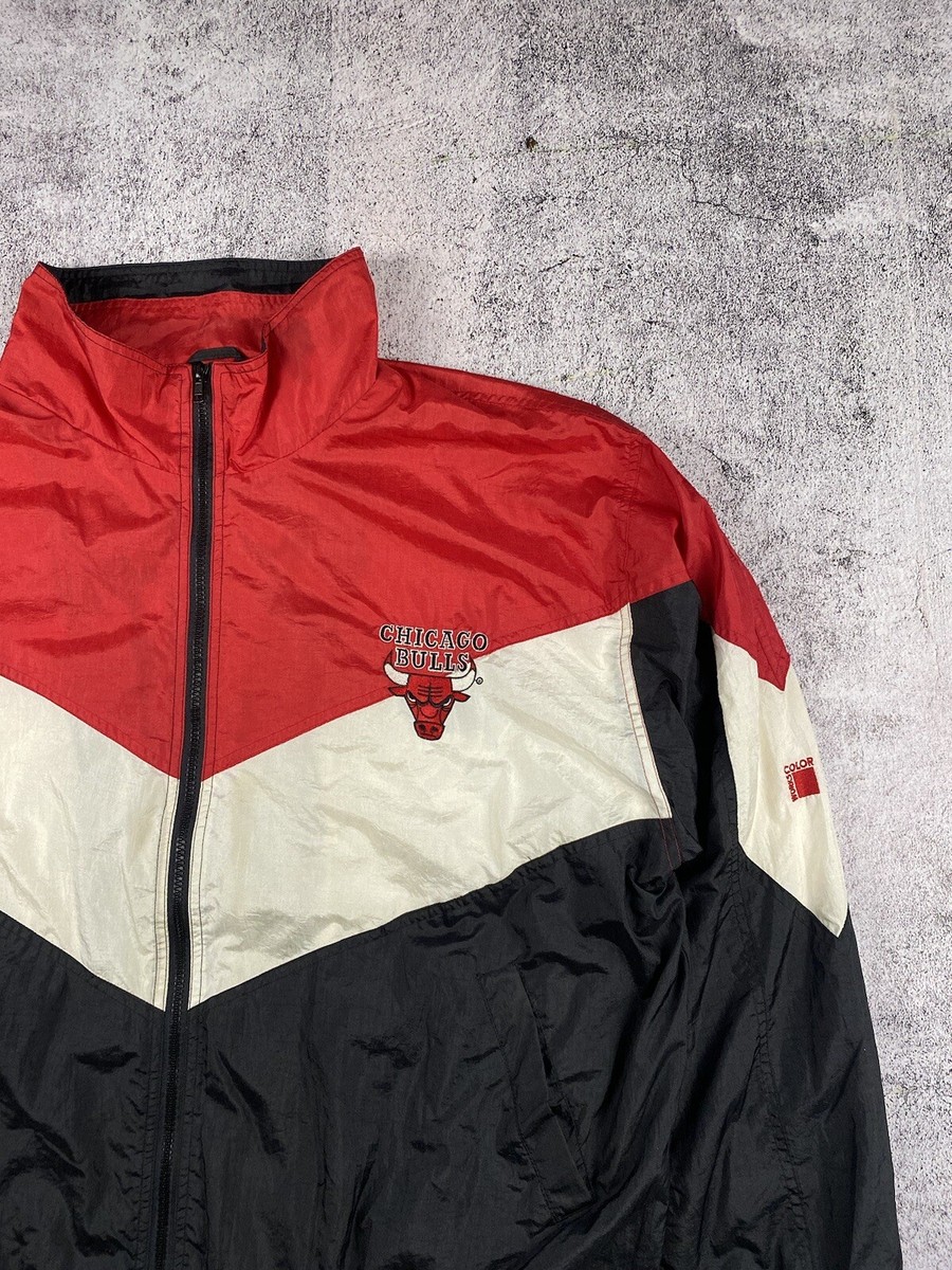 CHICAGO BULLS フード付きジャケット　メンズストリート　NBA 古着 Chicago Bulls NBA Pro-Sport Jacket – VintageFolk