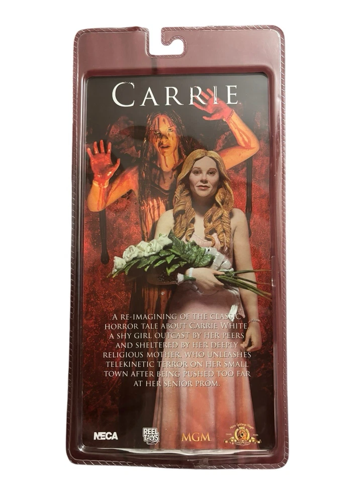 Figura de acción de película Neca Toys Carrie vestido de graduación variante de sangre Chloe Grace Foto 2 de 4