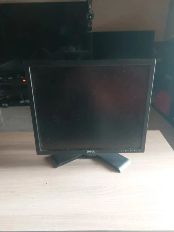 Dell E178FP - écran LCD - 17" - 1280 x 1024 @ 60 Hz - 300 cd/m² - 800:1 - 5 ms - Photo 1/3
