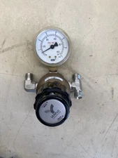 Veriflo Parker IR4B100GSD Brass Pressure Regulator With Gauge  41900628