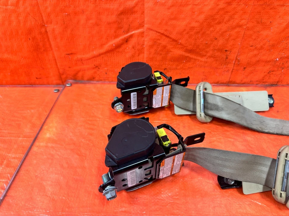 04-05 ACURA TSX - CINTOS DE SEGURANÇA DIANTEIROS ESQUERDO E DIREITO - COR BRONZEADO - FÁBRICA FABRICANTE DE EQUIPAMENTO ORIGINAL #304 - Imagem 2 de 4