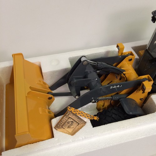 1:16 Precision 2 Ertl JOHN DEERE 544J LOADER -Rare- 2006 model #15774 NIB - Picture 9 of 22
