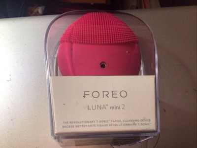 Foreo Luna Play Plus Portable Facial Cleansing Brush - Fuchsia