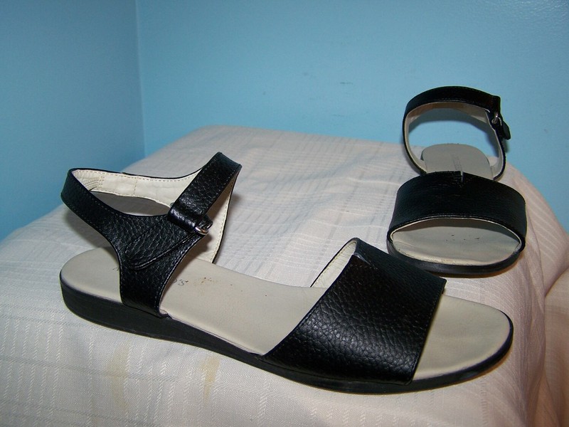 Women Ladies APPLESEED'S Black Leather Upper Sandal Straps Buckle Sz 8.5 M EUC