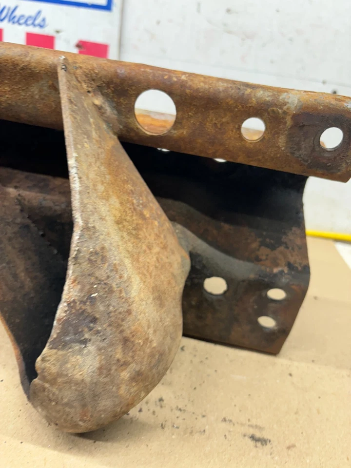 Dodge D250 D350 1990 1993 2x2 marco delantero riel puntal varilla montaje carcasa travesaño Foto 3 de 4