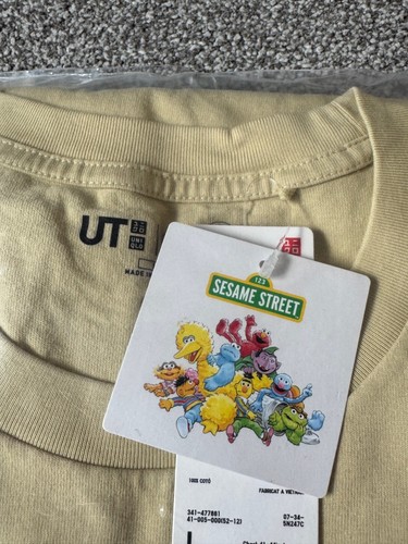 NEW Uniqlo x Sesame Street Elmo Ernie 'Vintage Design' Relaxed Fit T Shirt Sz L - Picture 9 of 11