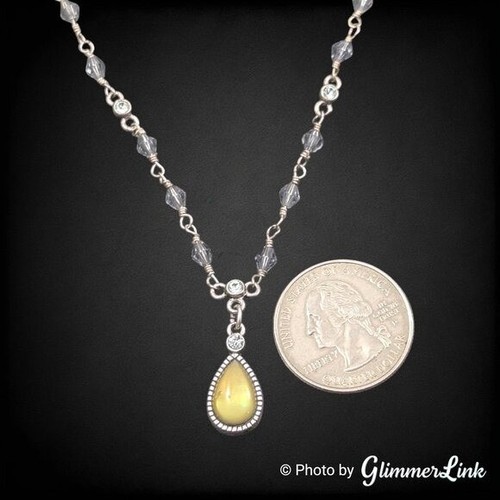 Collar Colgante 1928 Co Opalescente Verde Amarillo Lágrima Y-Drop Tono Plata - Imagen 8 de 10