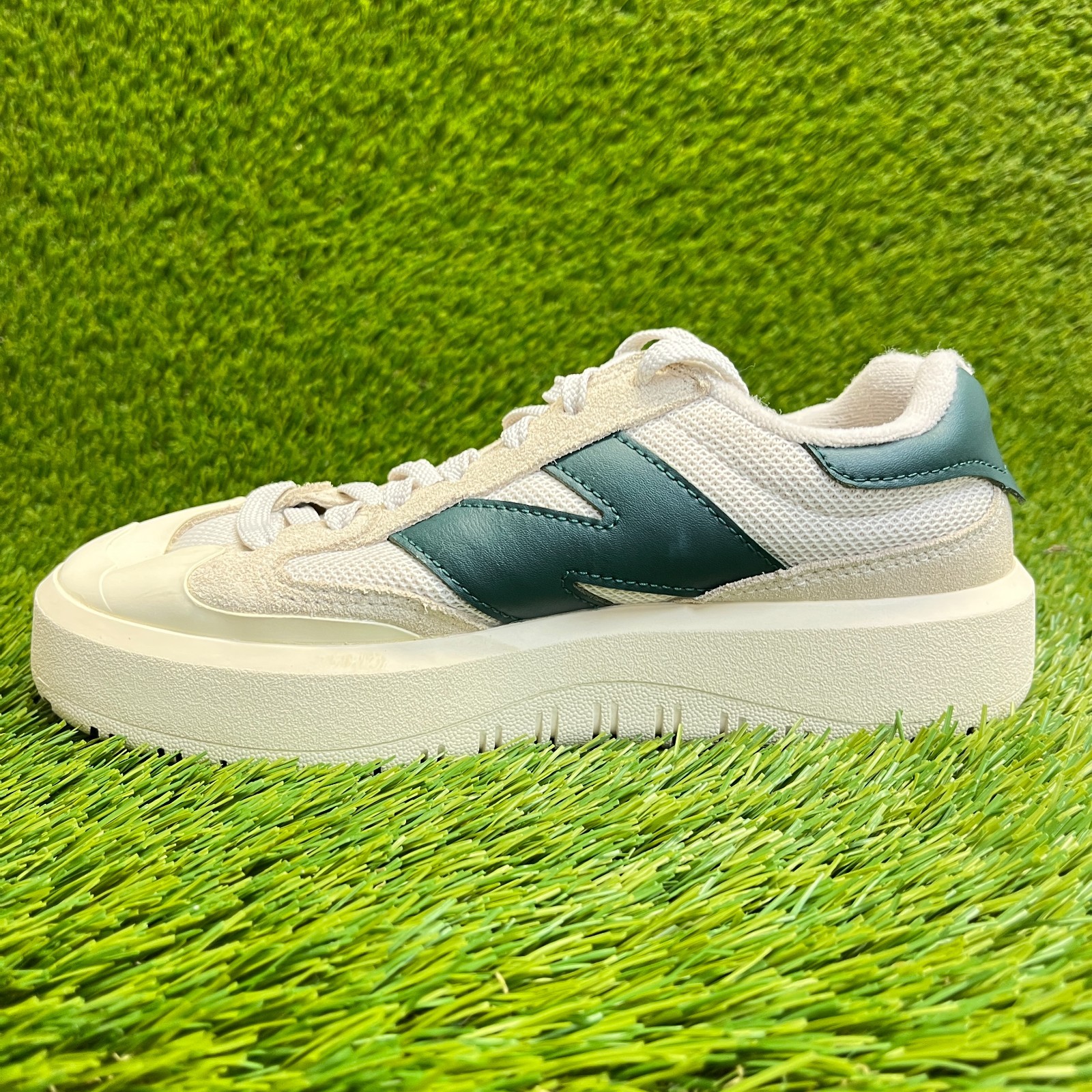 New Balance CT302 Boys Size 4.5Y Beige Green Athletic Running Shoes Sneakers thumbnail 2