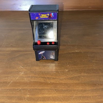 Arcade Space Invaders Miniature Game Hand Held Retro Gaming 2017 Keychain Works