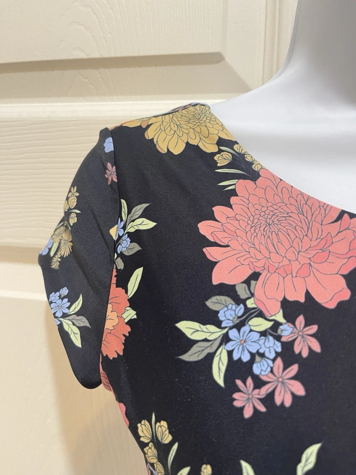 Traje de baño O’Neill de una pieza negro floral atado trasero talla 16 para niñas Foto 2 de 4