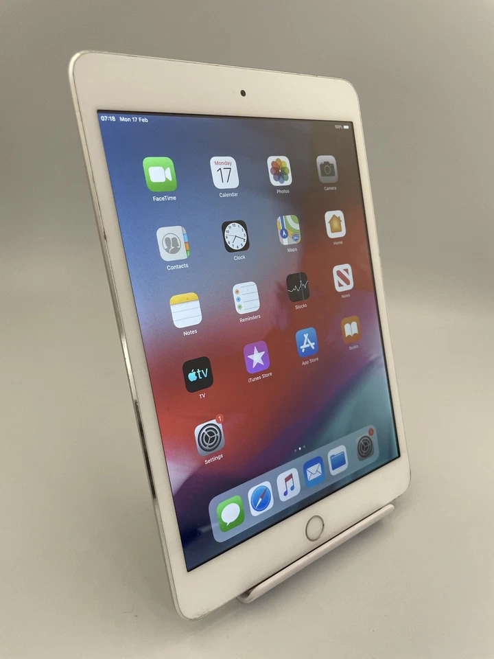 Apple iPad mini 3 A1599 Silver Wi-Fi 16GB 64GB 128GB 7.9" iPadOS Tablet - Image 2 of 4
