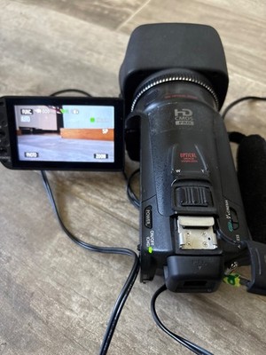 Canon VIXIA HF G10 HD Handheld Camcorder. TESTED  Comes w charger cable