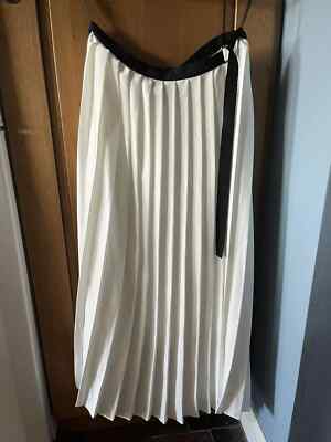 BNWT River Island White Pleat wrap skirt size 14 UK