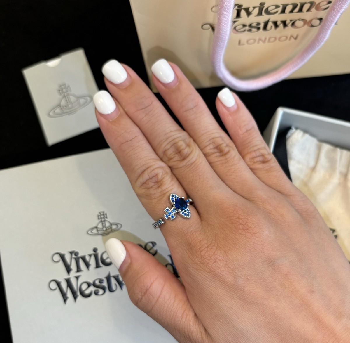 Vivienne Westwood｜ismeneリング　シルバー Ismene Ring in PLATINUM-LAVENDER-WHITE-CZ | Vivienne Westwood®