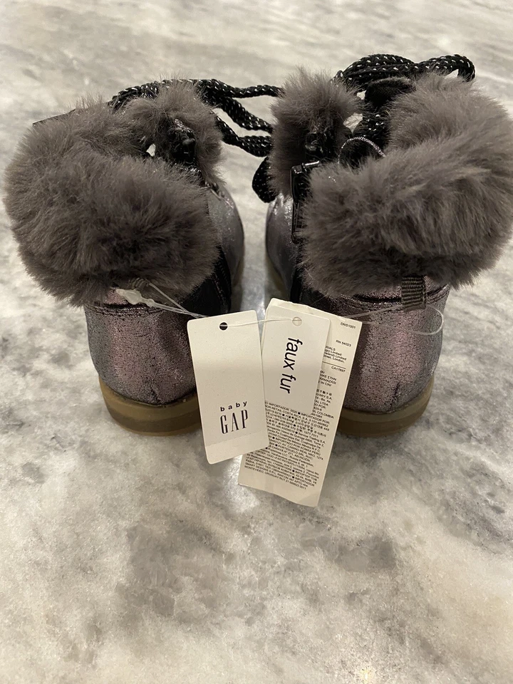 Bota Gap Niñas Talla 6 BABY GAP Niño Pequeño Nueva con Etiquetas Nuevo Botín de Piel Sintética Metálico Plateado Foto 3 de 4