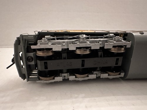 HO ATLAS 9284 MASTER SDP-35 LOCOMOTIVE UNION PACIFIC UP 1402 DC DCC DUAL MODE - Picture 4 of 10