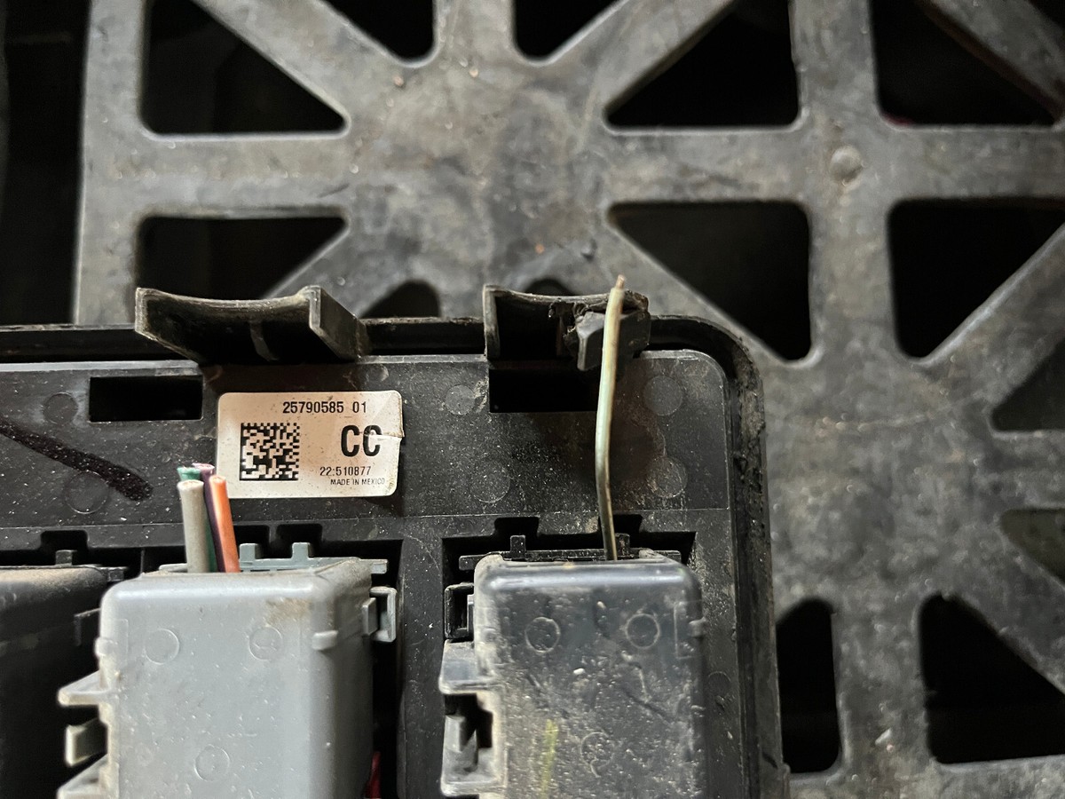 2007 chevy impala cigarette lighter fuse OEM 2006-2007 Chevrolet Impala Fuse Box Relay Unit 25790585
