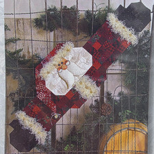 Happy Hollow Designs Christmas Pattern, Kit, Grid Santa Runner Hugs Kisses 608