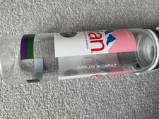 Butelka na wodę Wimbledon Tennis Evian używana przez książki Carlosa Alcaraz