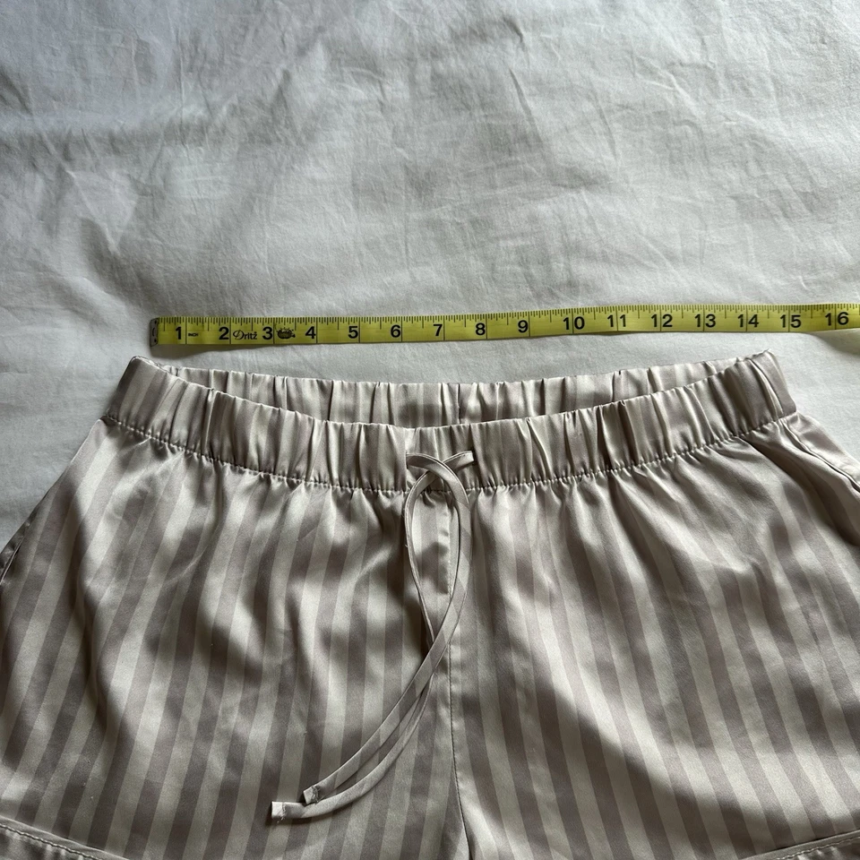 Pantalones Cortos de Pijama Victoria's Secret Satén Púrpura Claro y Blanco Rayas Talla M Foto 3 de 4