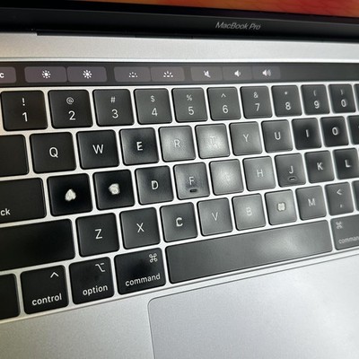 MacBook Pro 13 2019 2.8 GHz Intel Core i7 8th Gen. 16GB 512GB SSD