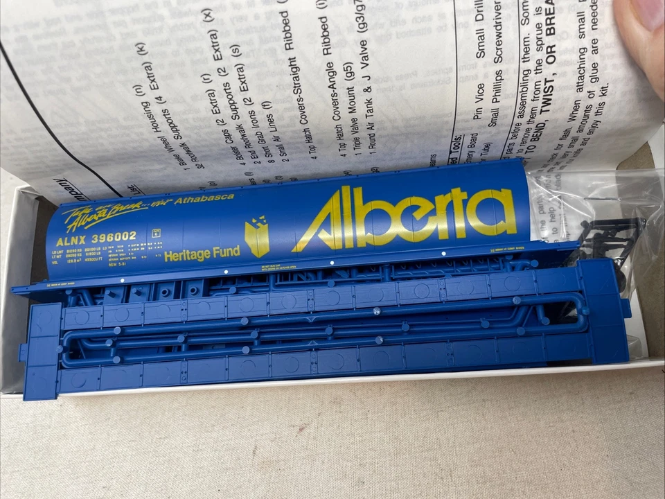 Intermountain Alberta Cylindrical Grain  Car #40117-15 Covered Hopper HO Scale - Image 2 of 4